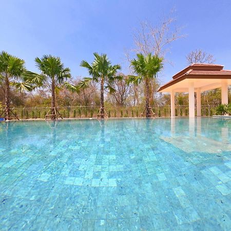 Isan Golf & Adventure Hotel Удонтхані Екстер'єр фото