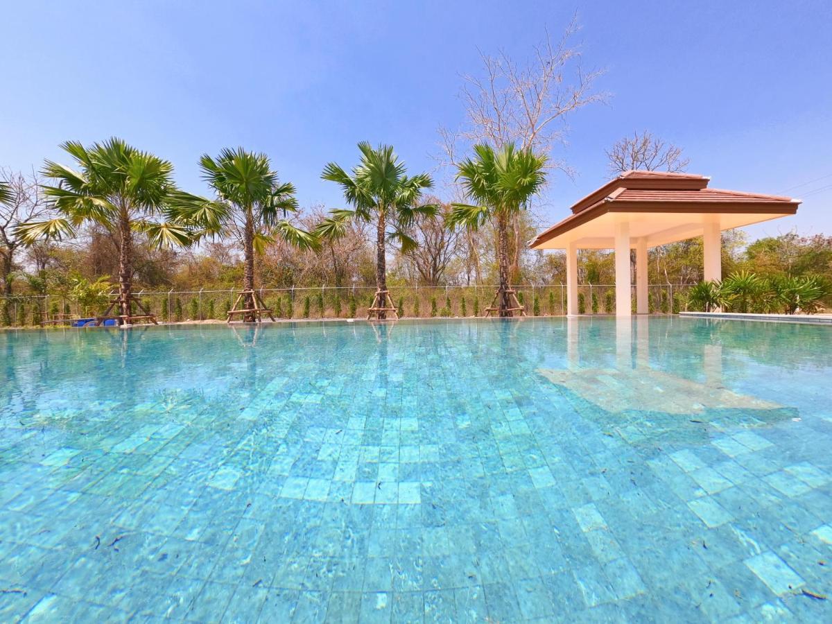 Isan Golf & Adventure Hotel Удонтхані Екстер'єр фото