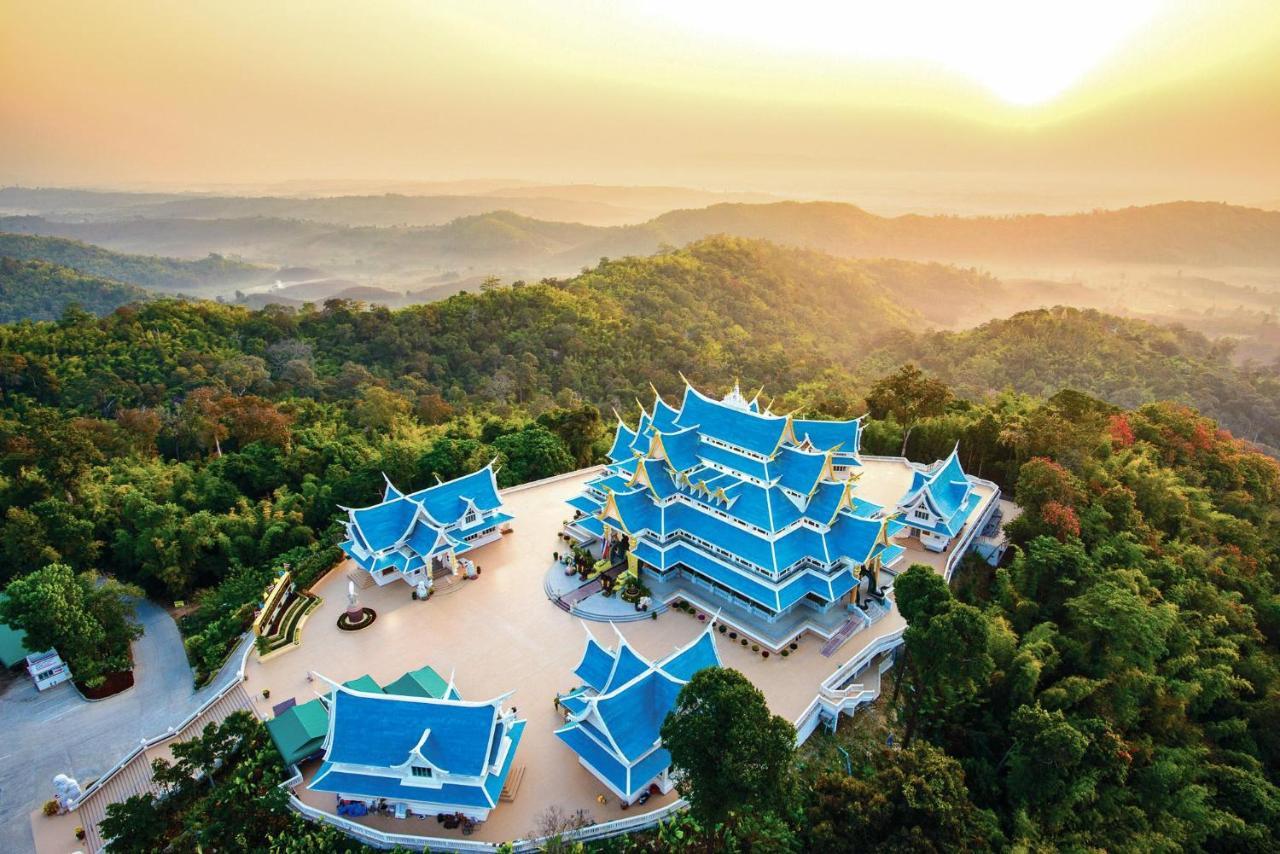 Isan Golf & Adventure Hotel Удонтхані Екстер'єр фото