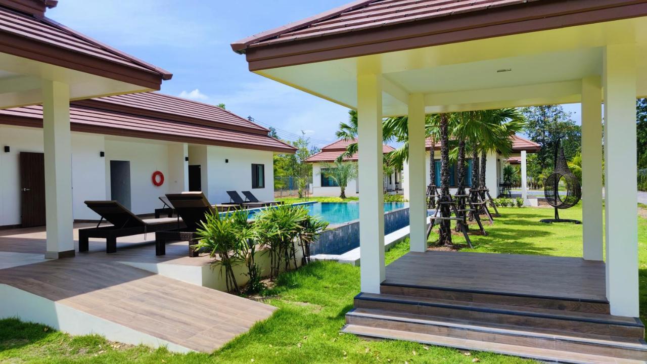 Isan Golf & Adventure Hotel Удонтхані Екстер'єр фото