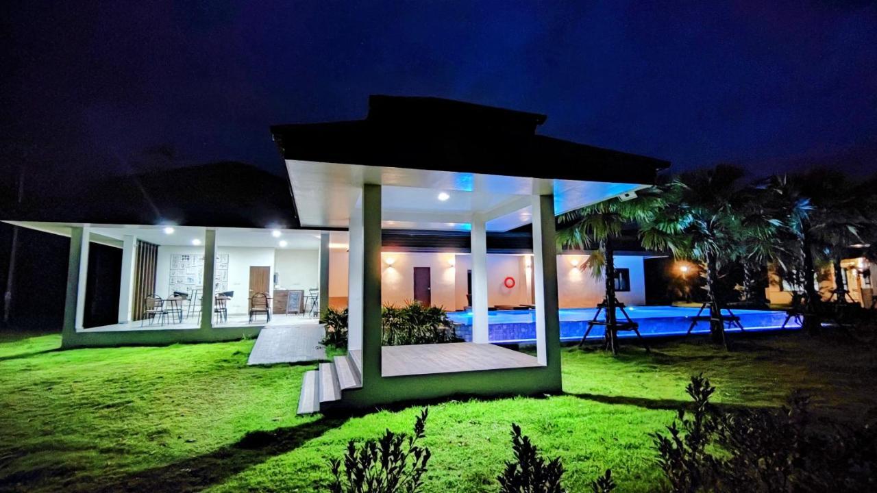 Isan Golf & Adventure Hotel Удонтхані Екстер'єр фото