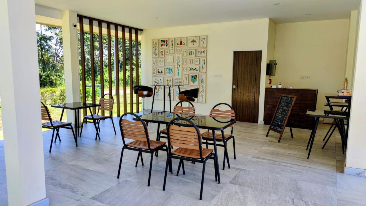 Isan Golf & Adventure Hotel Удонтхані Екстер'єр фото
