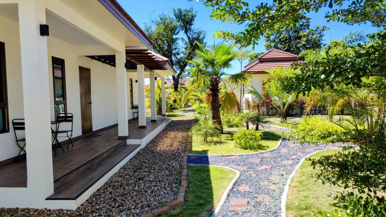 Isan Golf & Adventure Hotel Удонтхані Екстер'єр фото