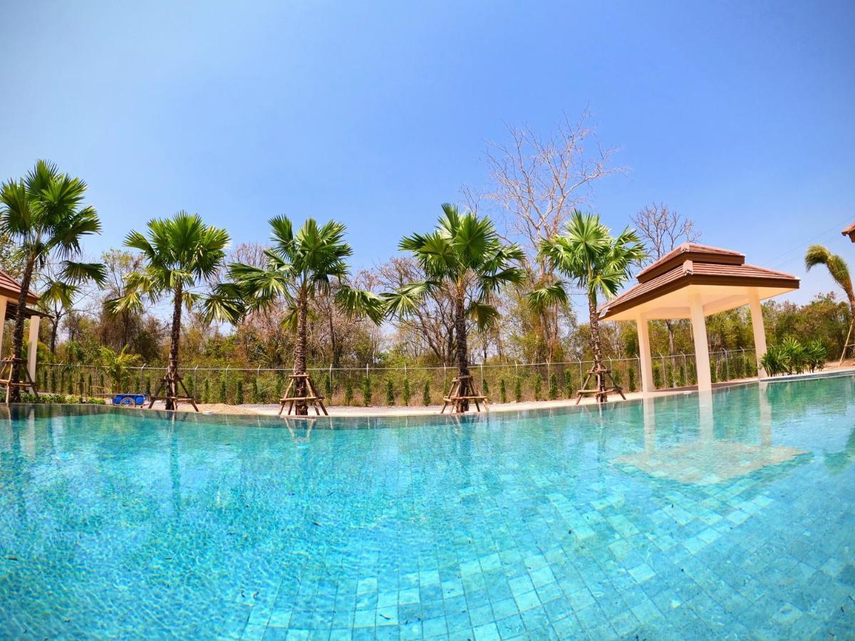 Isan Golf & Adventure Hotel Удонтхані Екстер'єр фото