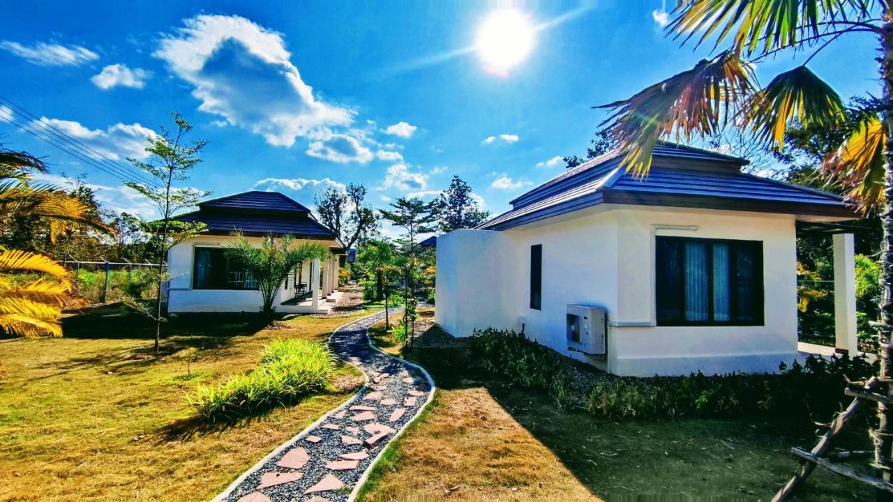 Isan Golf & Adventure Hotel Удонтхані Екстер'єр фото