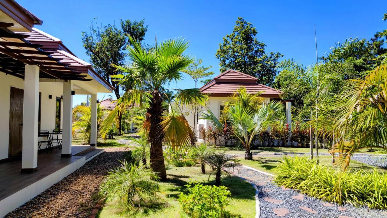 Isan Golf & Adventure Hotel Удонтхані Екстер'єр фото